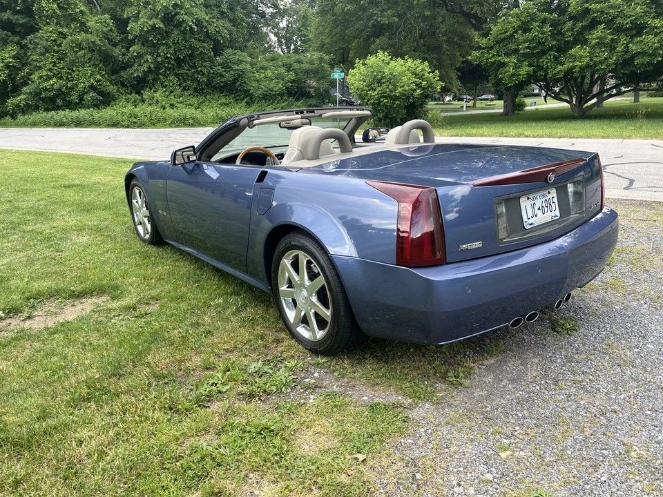 2005 Cadillac XLR - Image 3 of 31