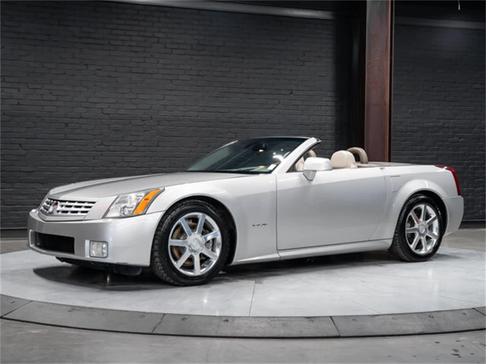2005 Cadillac XLR - Image 6 of 31