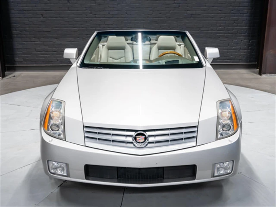 2005 Cadillac XLR - Image 26 of 31