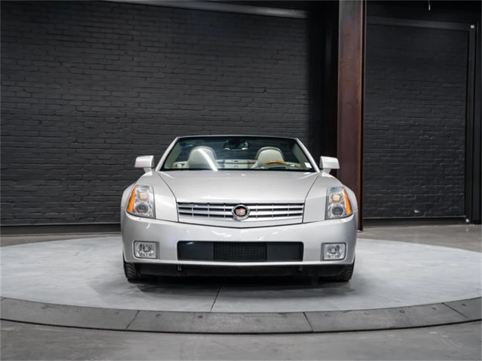 2005 Cadillac XLR - Image 4 of 31