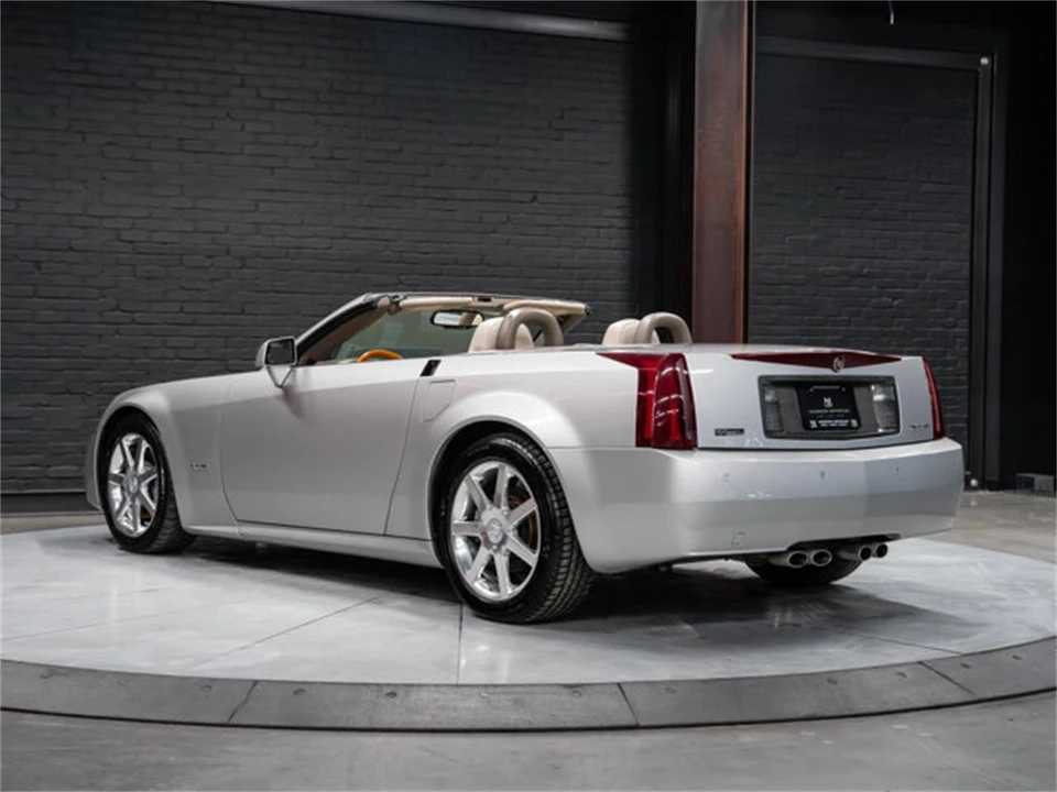 2005 Cadillac XLR - Image 9 of 31