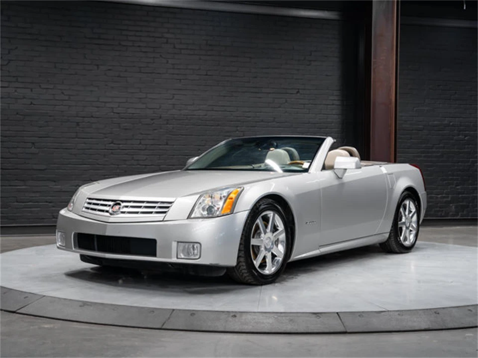 2005 Cadillac XLR - Image 5 of 31