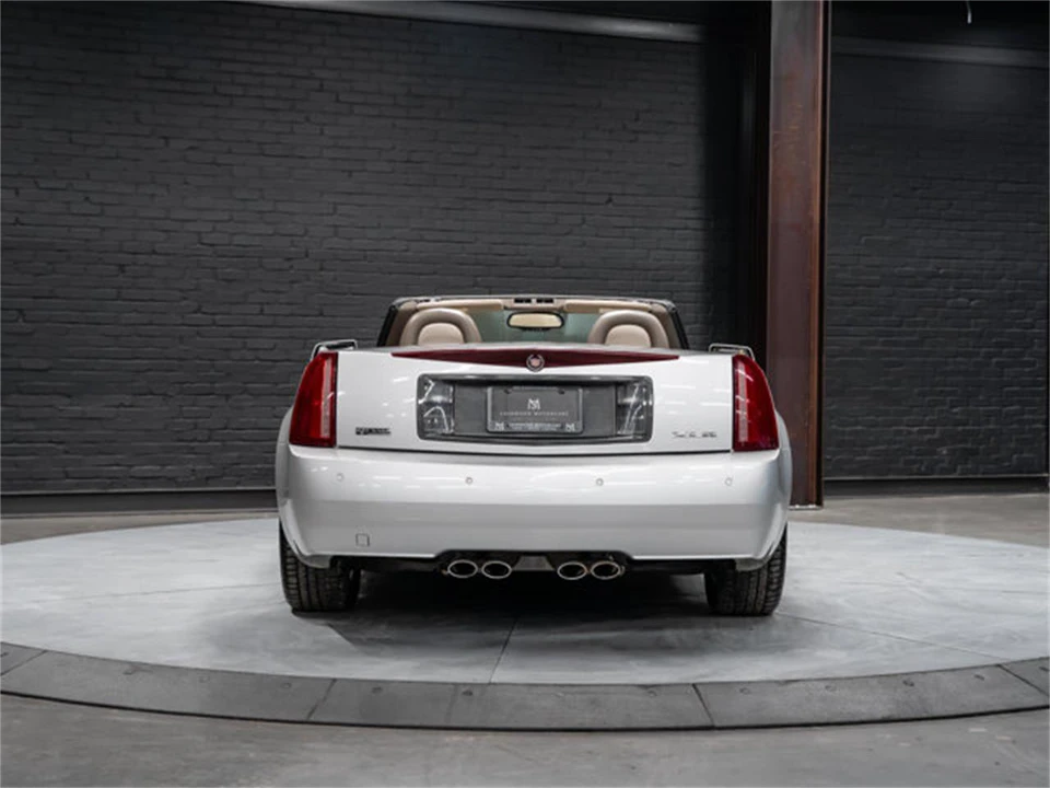 2005 Cadillac XLR - Image 10 of 31
