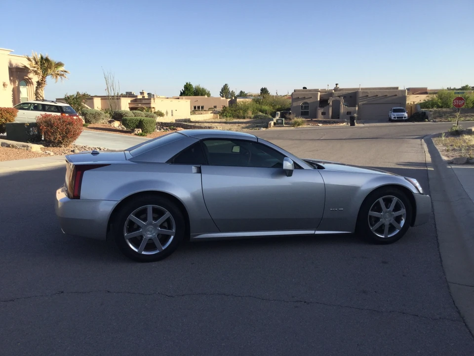 2005 Cadillac XLR - Image 4 of 31