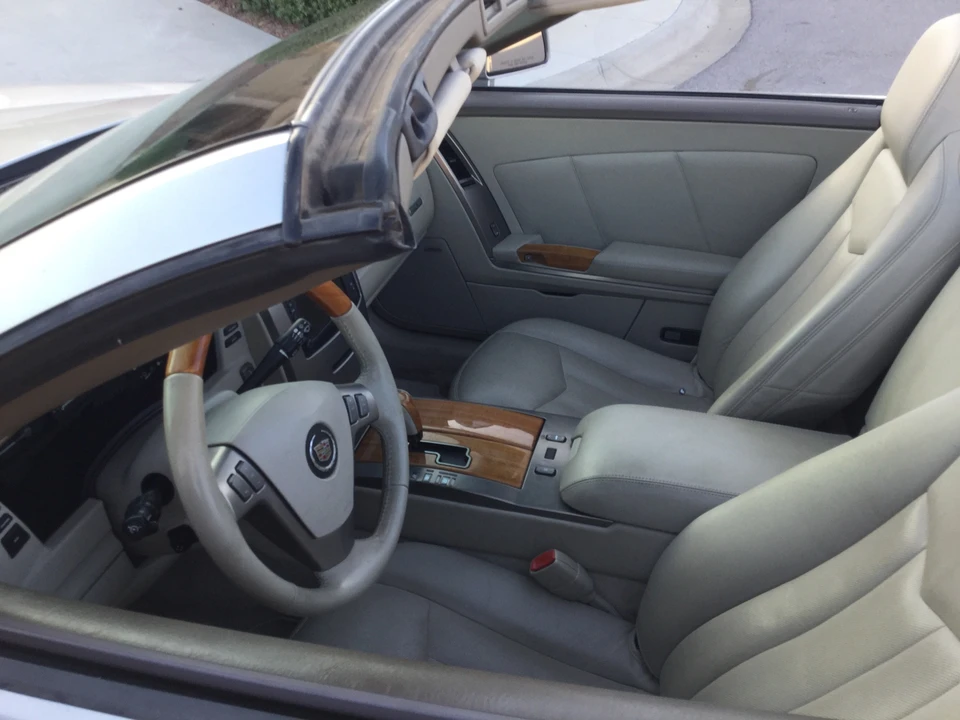 2005 Cadillac XLR - Image 17 of 31