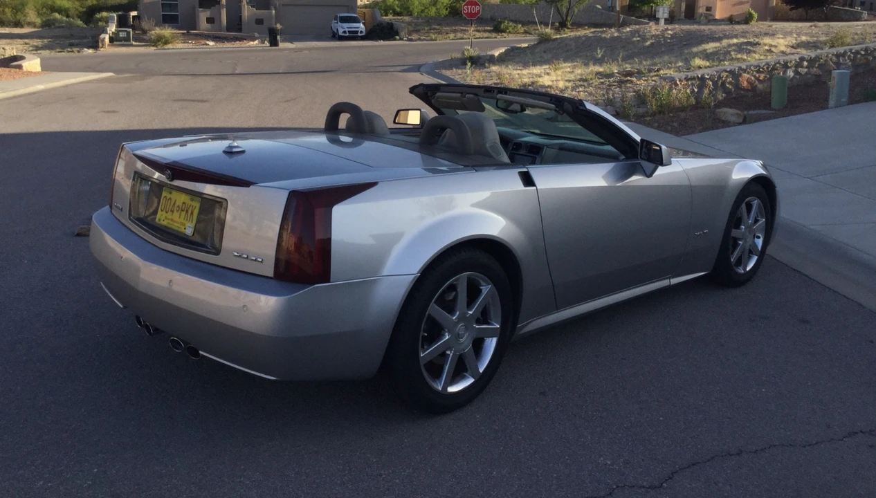 2005 Cadillac XLR - Image 2 of 31