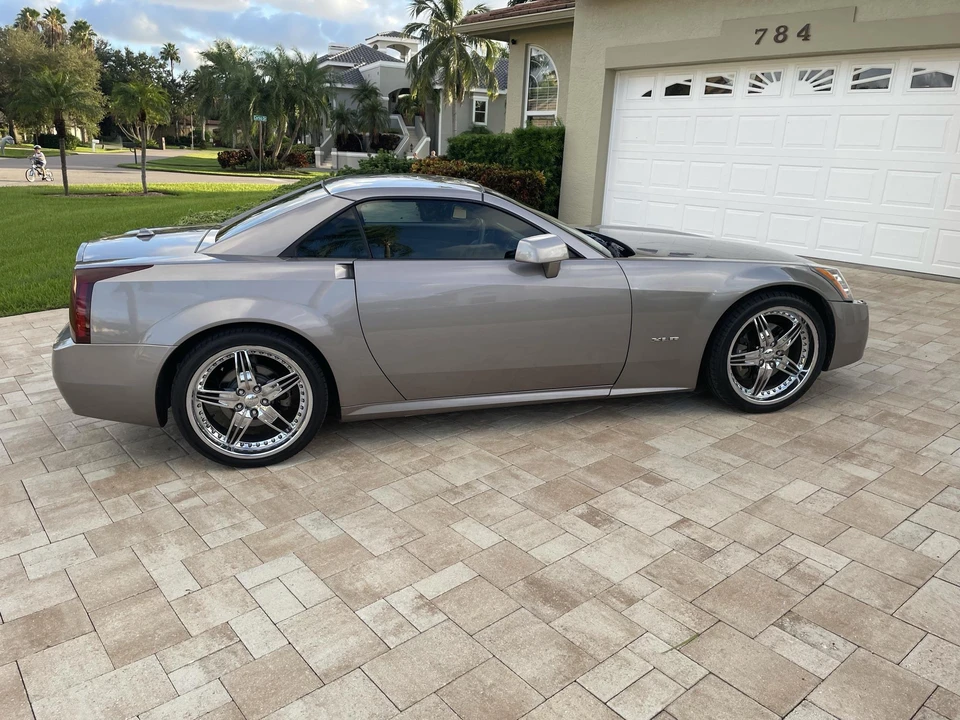 2005 Cadillac XLR - Image 14 of 31