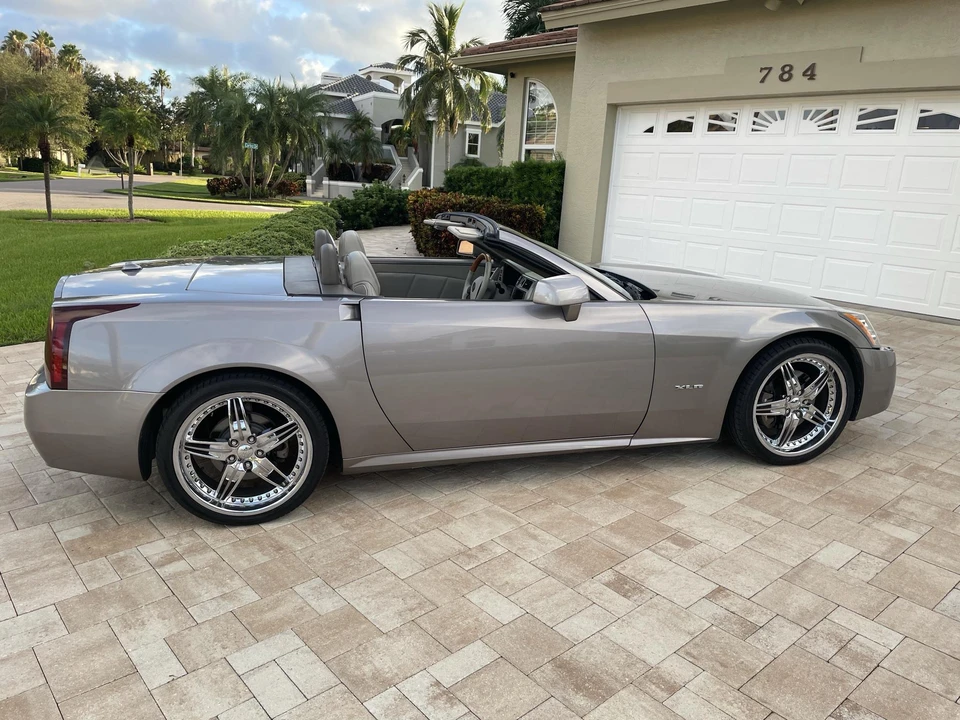 2005 Cadillac XLR - Image 20 of 31