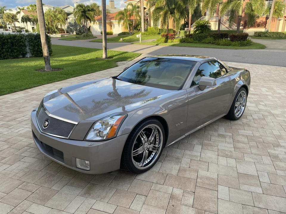 2005 Cadillac XLR - Image 8 of 31