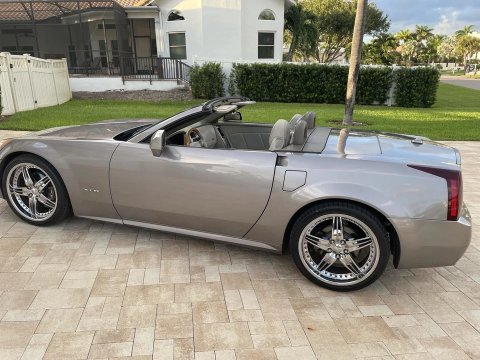 2005 Cadillac XLR - Image 18 of 31
