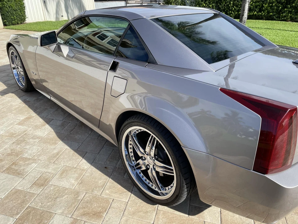 2005 Cadillac XLR - Image 11 of 31