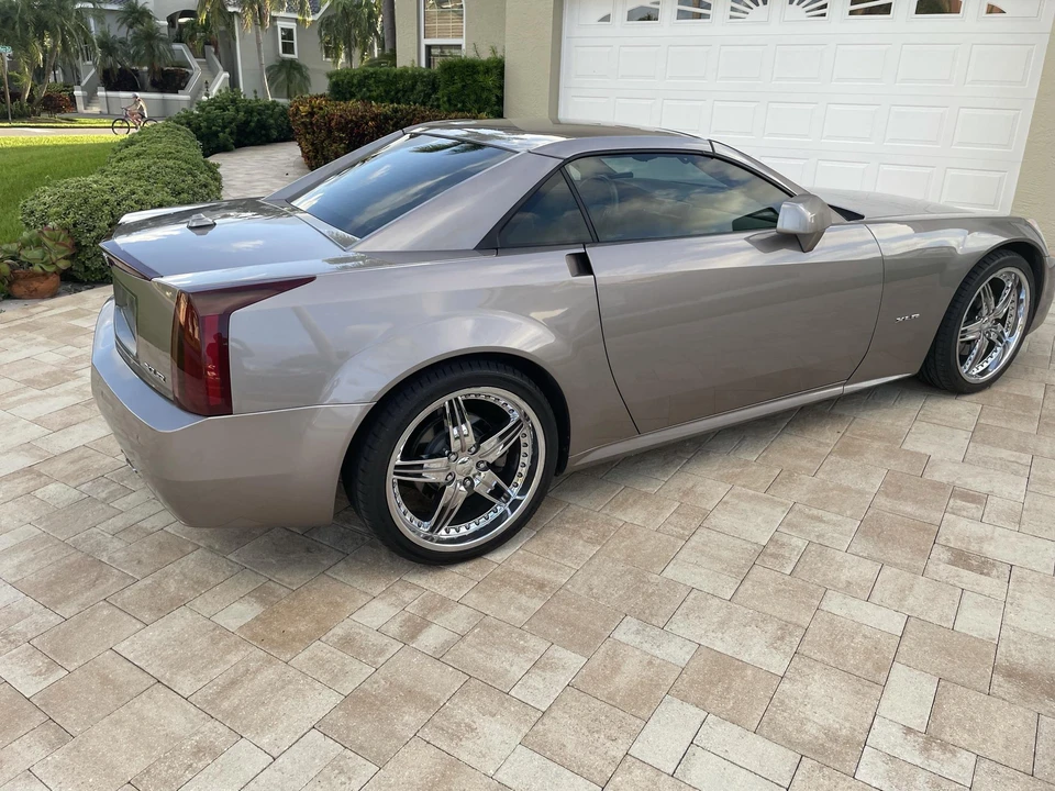 2005 Cadillac XLR - Image 13 of 31