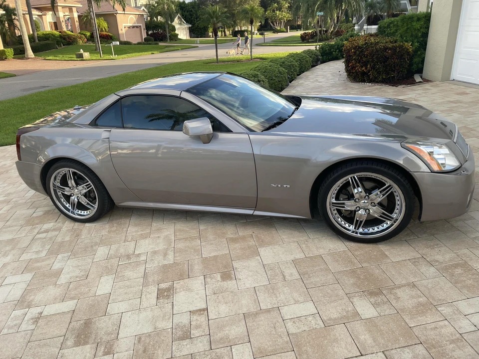 2005 Cadillac XLR - Image 15 of 31