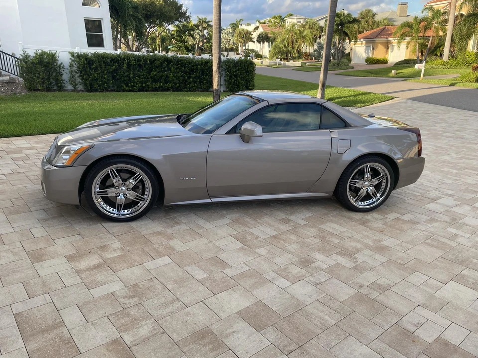 2005 Cadillac XLR - Image 9 of 31