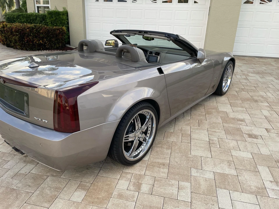 2005 Cadillac XLR - Image 19 of 31