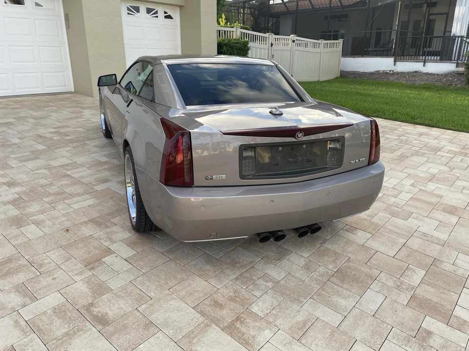 2005 Cadillac XLR - Image 12 of 31