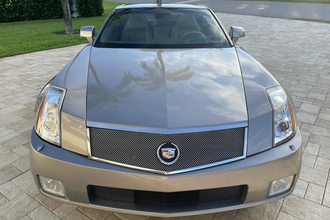 2005 Cadillac XLR - Image 2 of 31