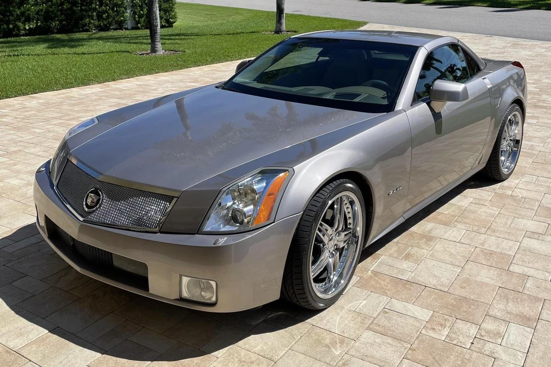 2005 Cadillac XLR - Image 7 of 31
