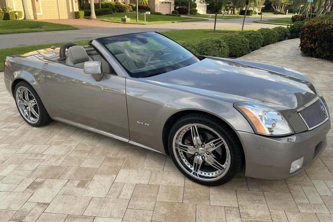 2005 Cadillac XLR - Image 3 of 31