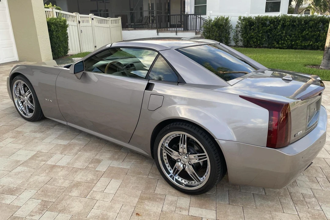 2005 Cadillac XLR - Image 4 of 31