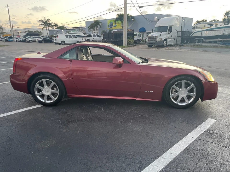 2005 Cadillac XLR - Image 18 of 21