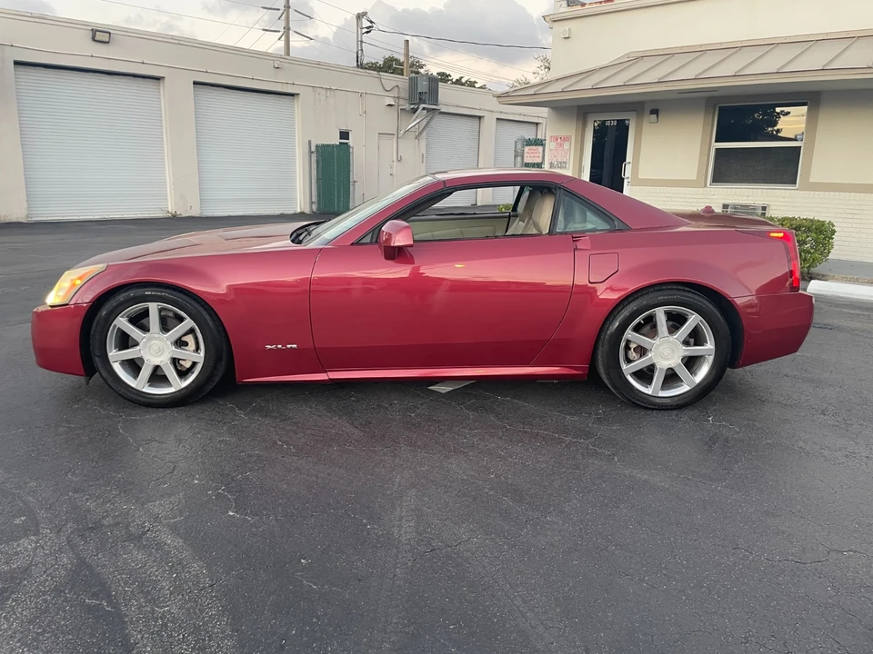 2005 Cadillac XLR - Image 13 of 21