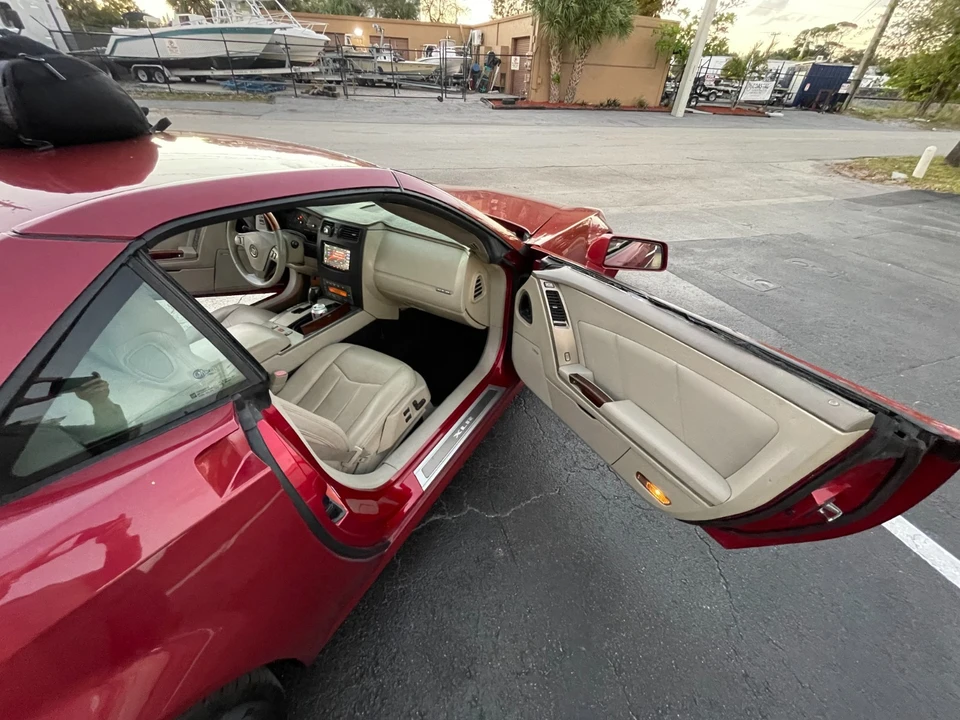 2005 Cadillac XLR - Image 19 of 21