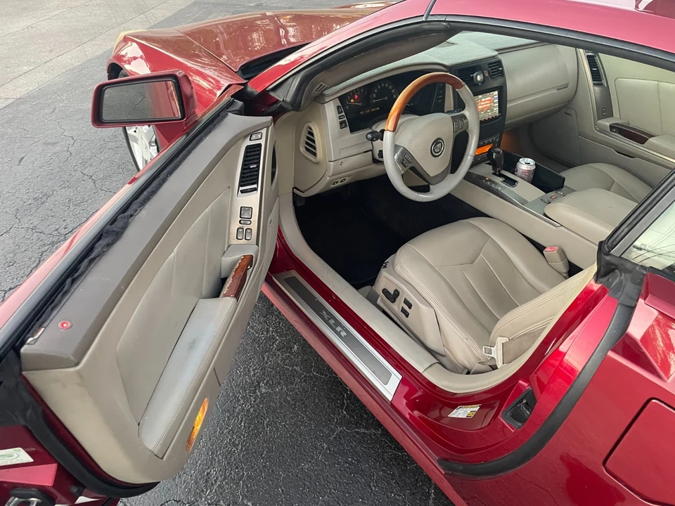 2005 Cadillac XLR - Image 15 of 21