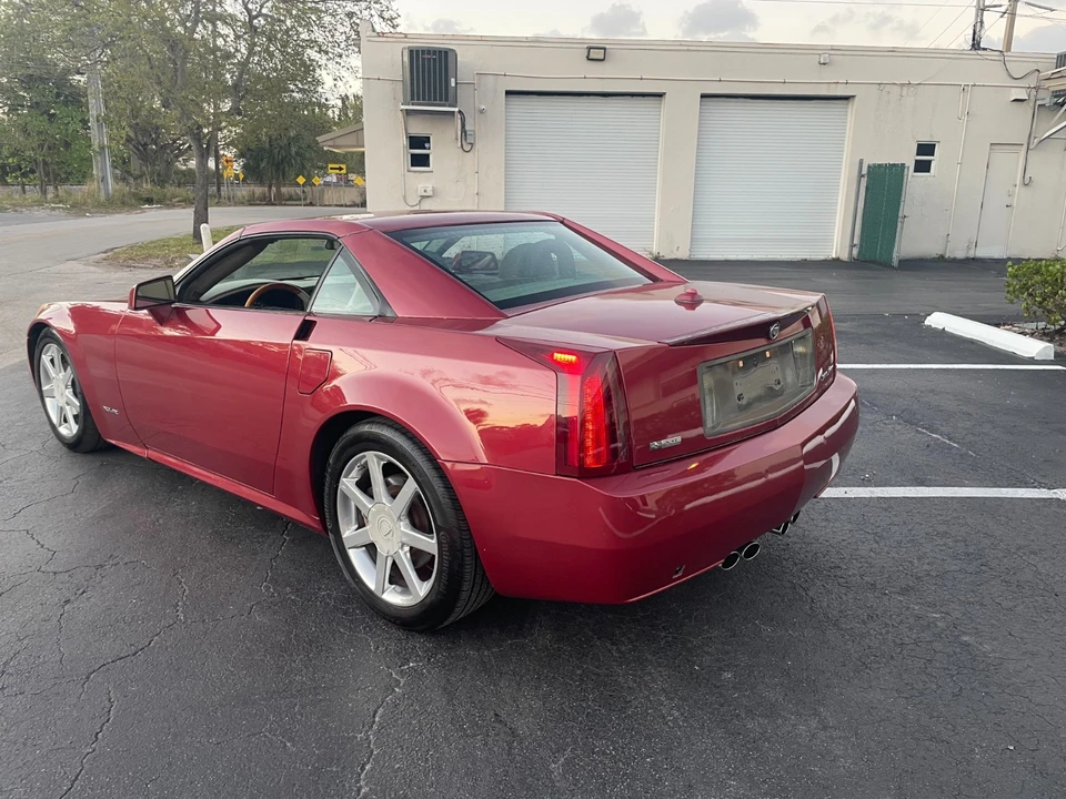 2005 Cadillac XLR - Image 14 of 21