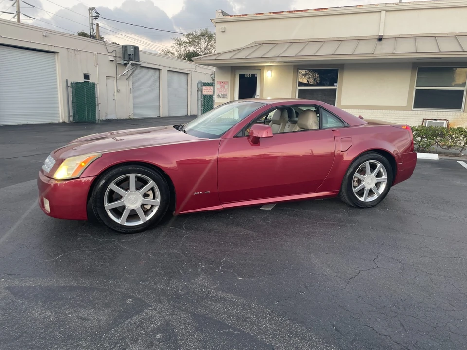2005 Cadillac XLR - Image 10 of 21
