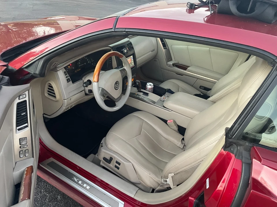 2005 Cadillac XLR - Image 14 of 21