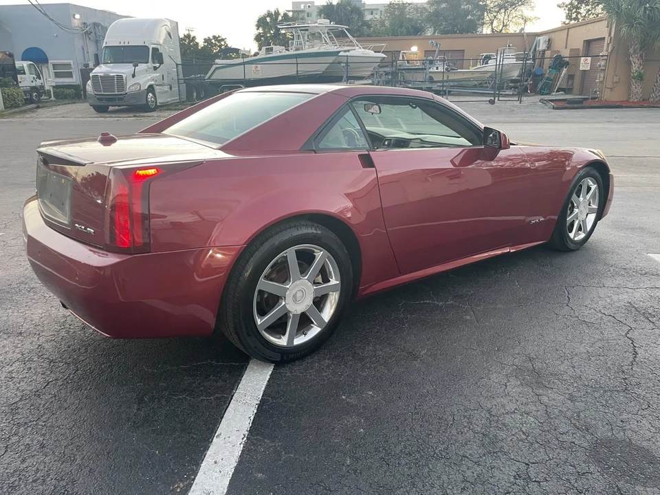 2005 Cadillac XLR - Image 17 of 21