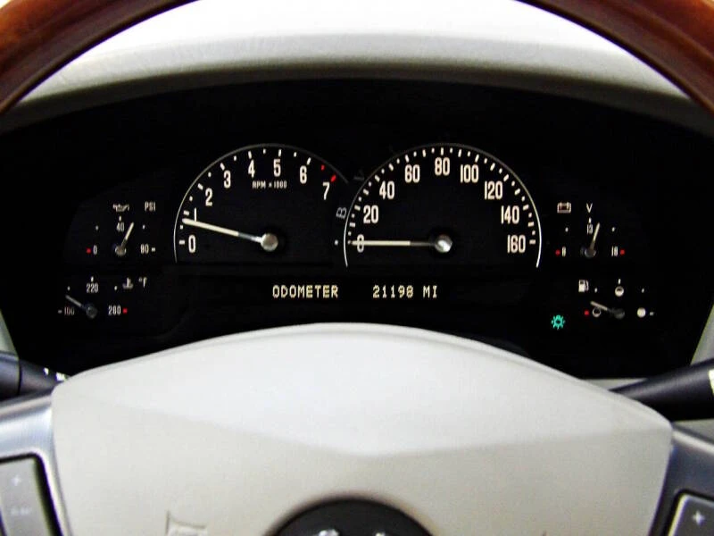 2005 Cadillac XLR - Image 19 of 29