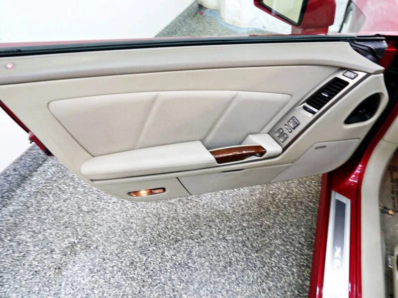 2005 Cadillac XLR - Image 13 of 29