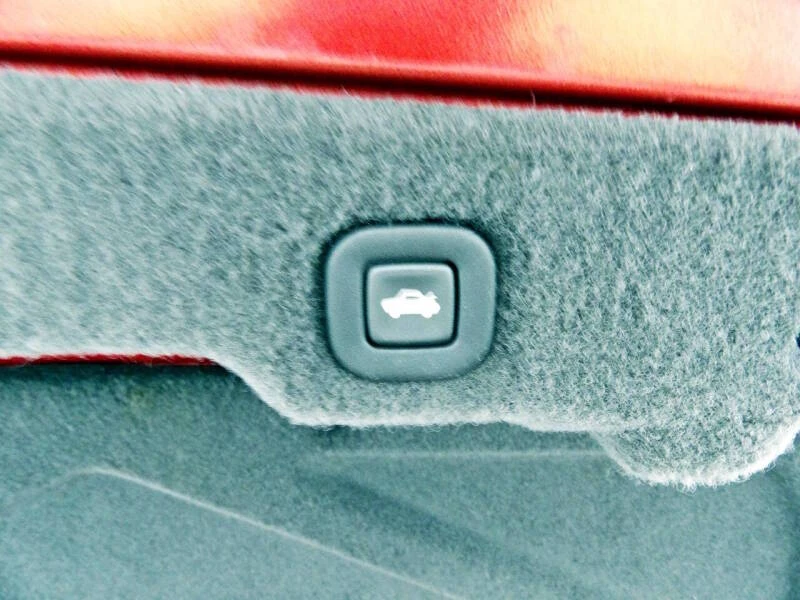 2005 Cadillac XLR - Image 17 of 29