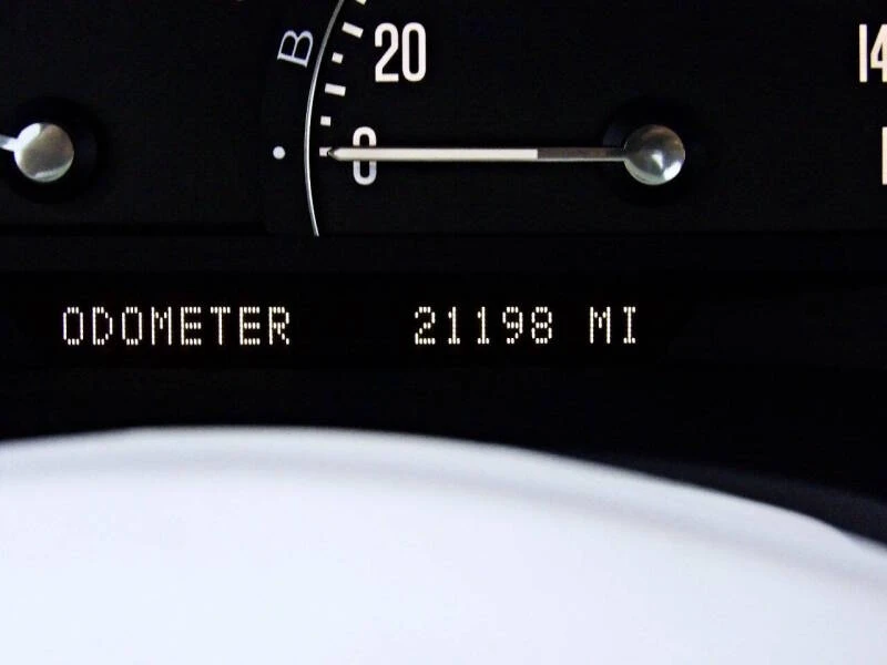 2005 Cadillac XLR - Image 18 of 29