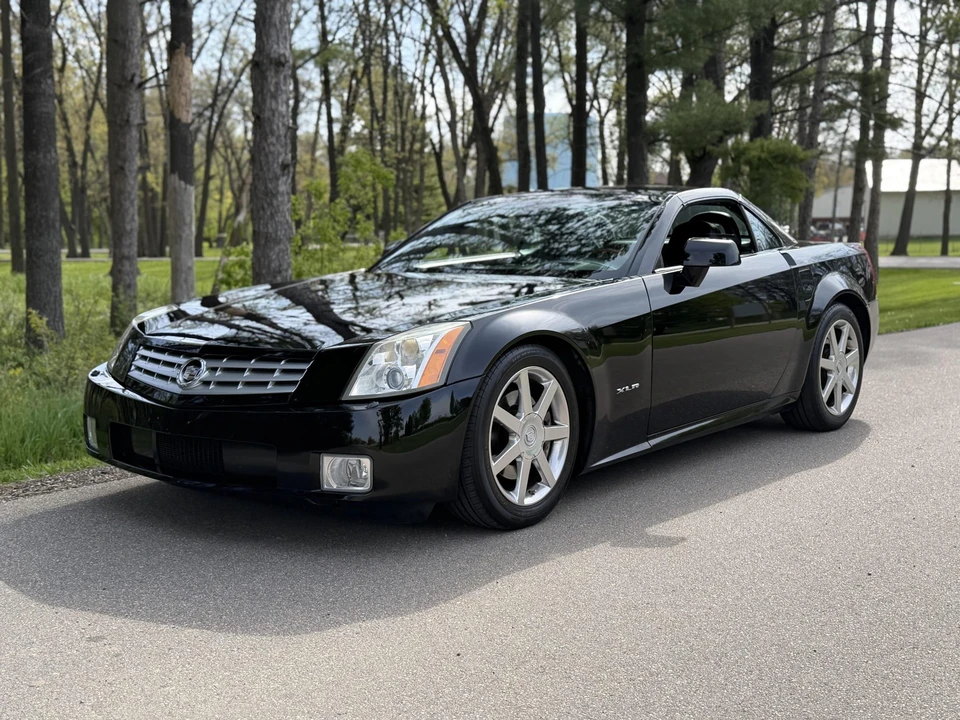2005 Cadillac XLR - Image 16 of 31