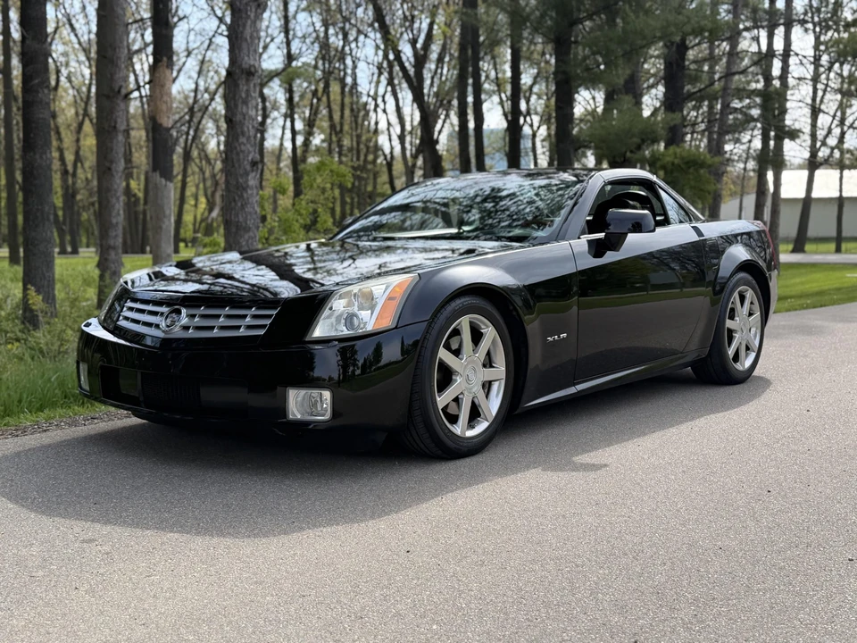 2005 Cadillac XLR - Image 18 of 31