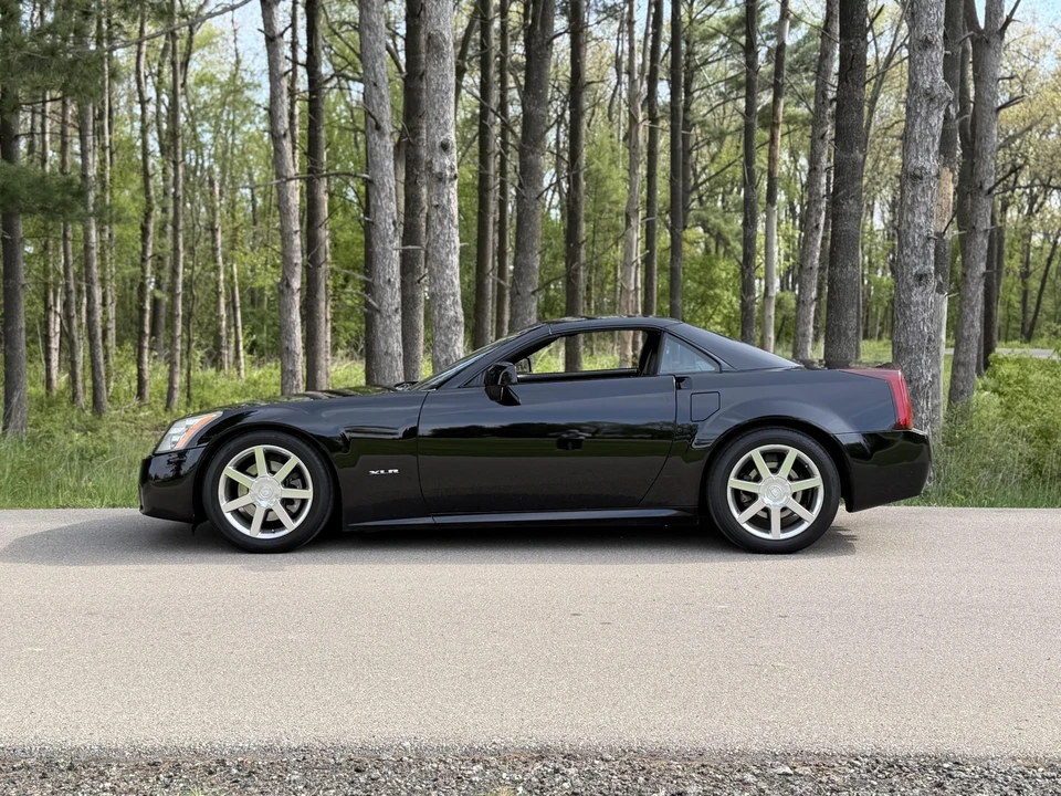 2005 Cadillac XLR - Image 21 of 31