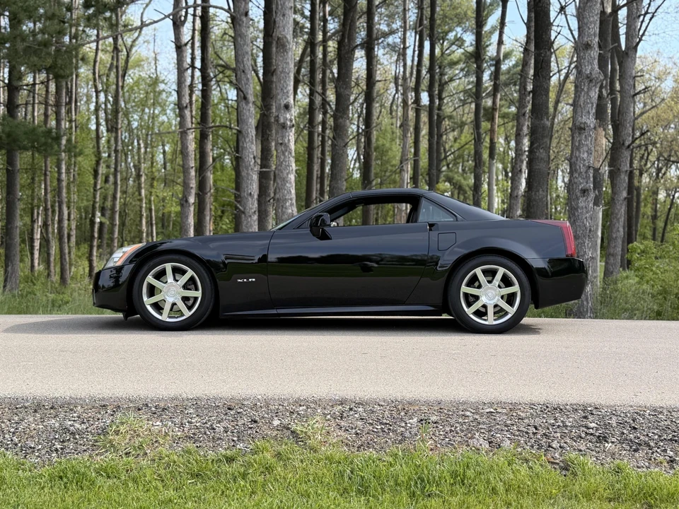 2005 Cadillac XLR - Image 22 of 31