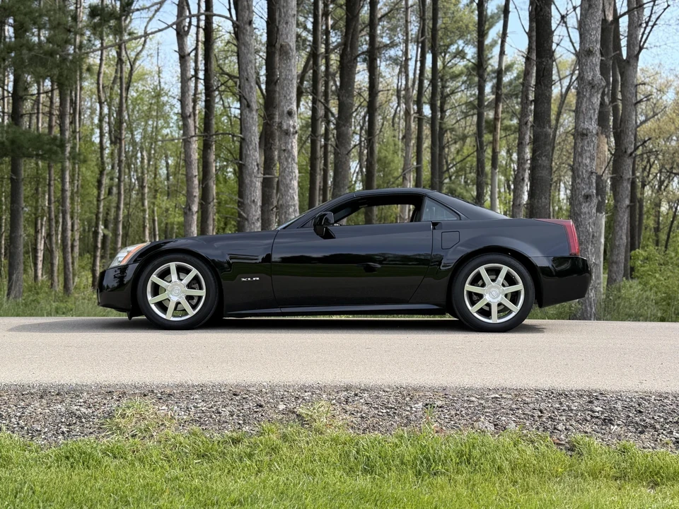 2005 Cadillac XLR - Image 23 of 31