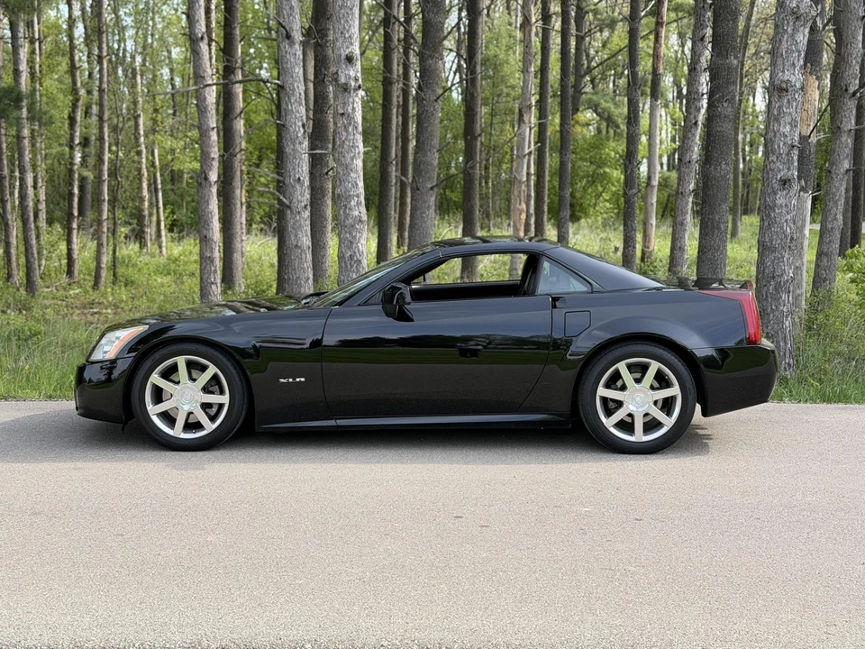 2005 Cadillac XLR - Image 24 of 31