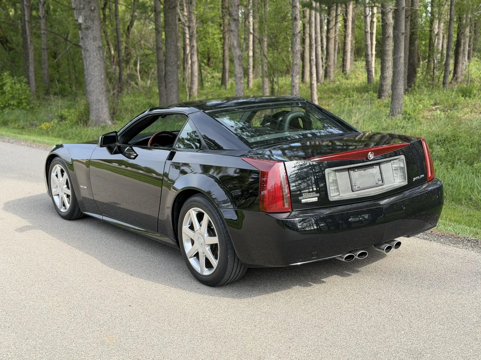 2005 Cadillac XLR - Image 28 of 31