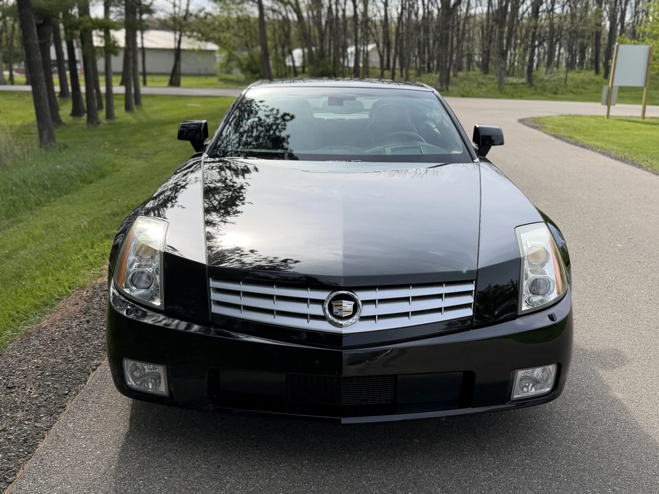 2005 Cadillac XLR - Image 10 of 31