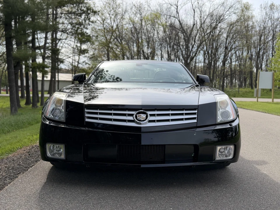 2005 Cadillac XLR - Image 12 of 31