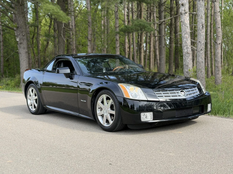 2005 Cadillac XLR - Image 2 of 31