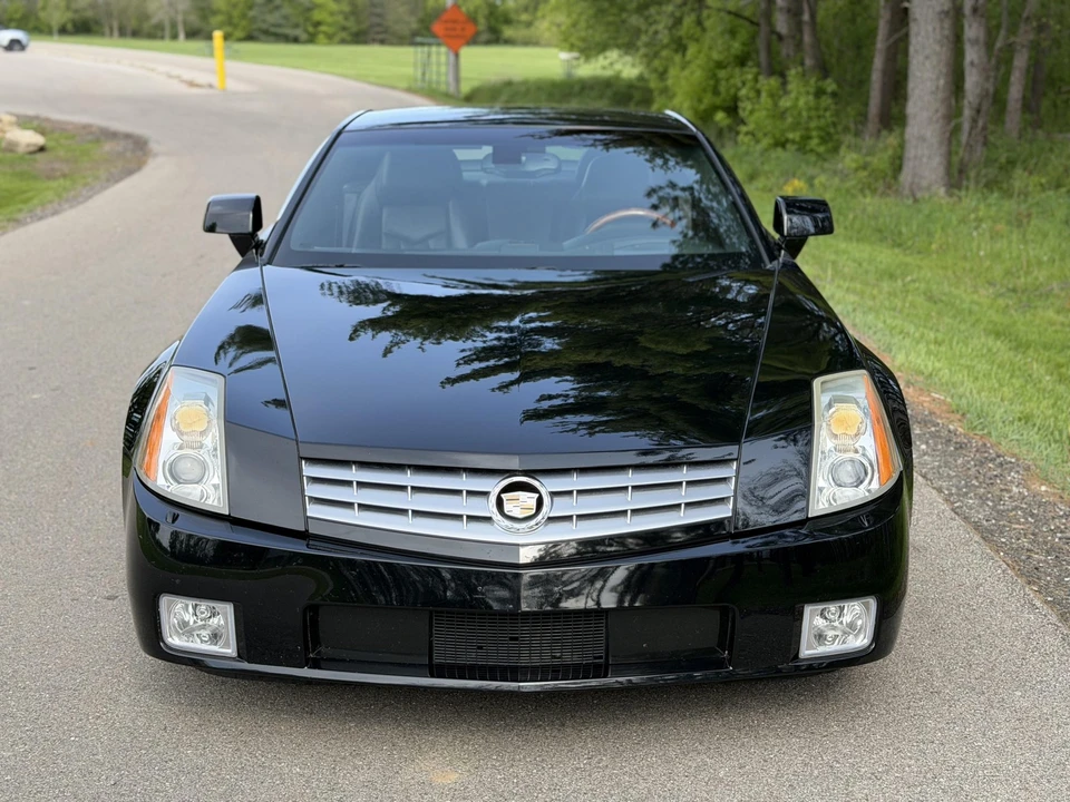 2005 Cadillac XLR - Image 8 of 31