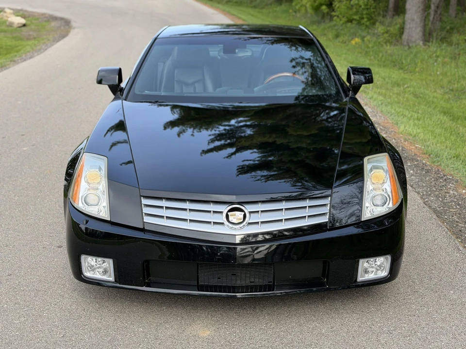 2005 Cadillac XLR - Image 9 of 31