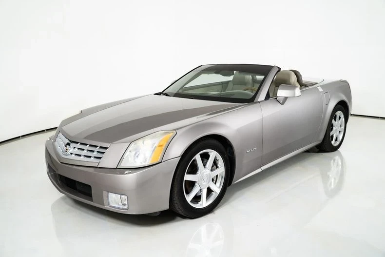 2005 Cadillac XLR - Image 6 of 21
