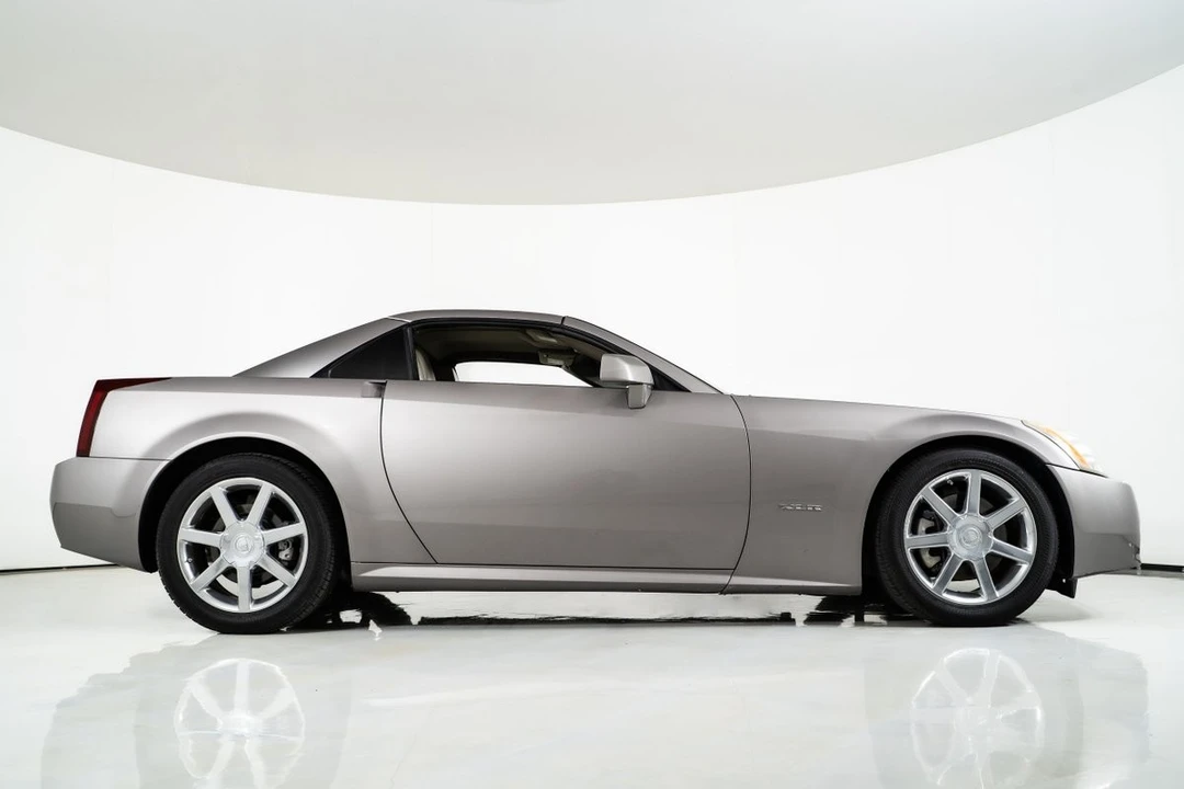 2005 Cadillac XLR - Image 16 of 21